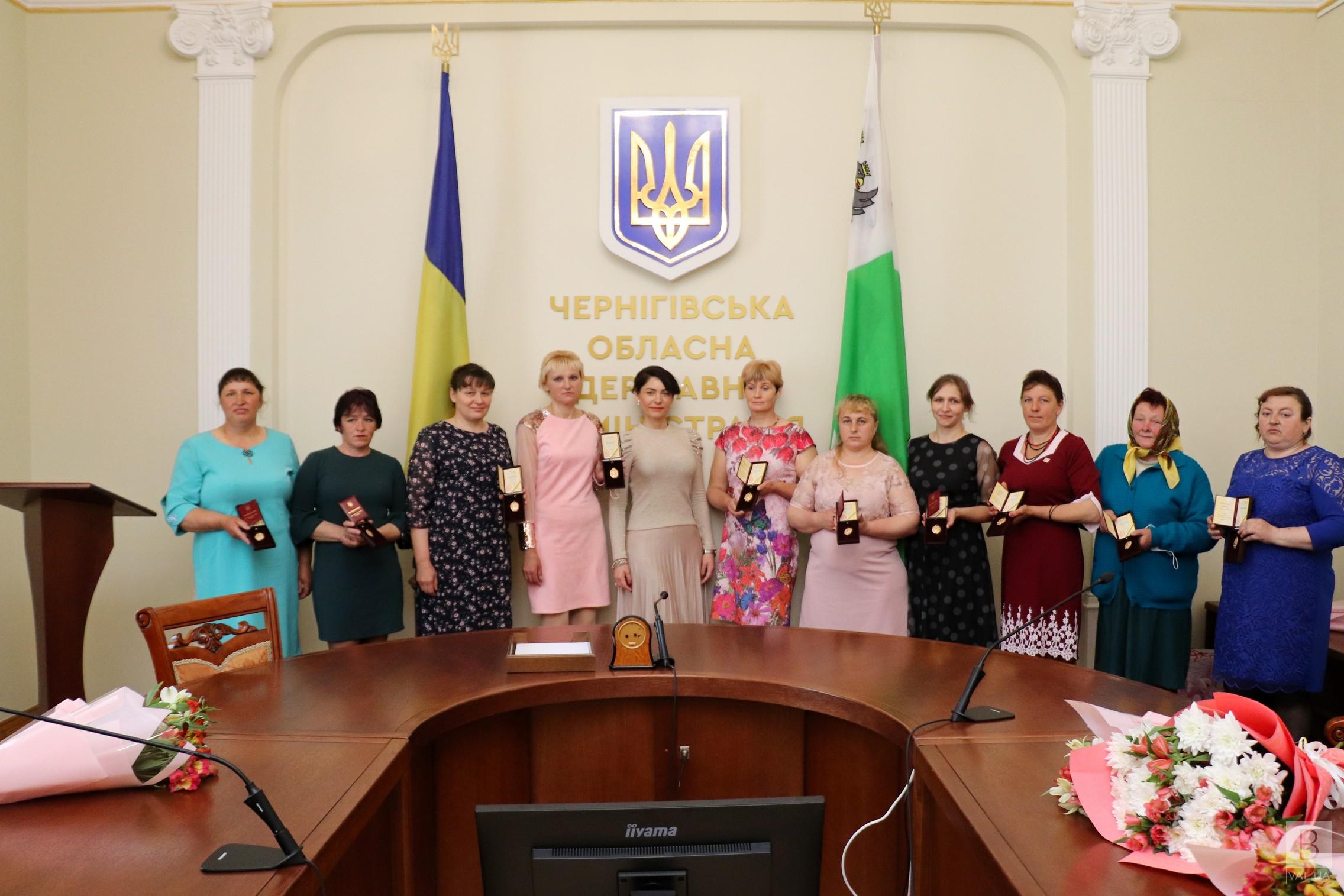 Тринадцять жінок з Чернігівщини отримали звання «Мати-героїня». ФОТО
