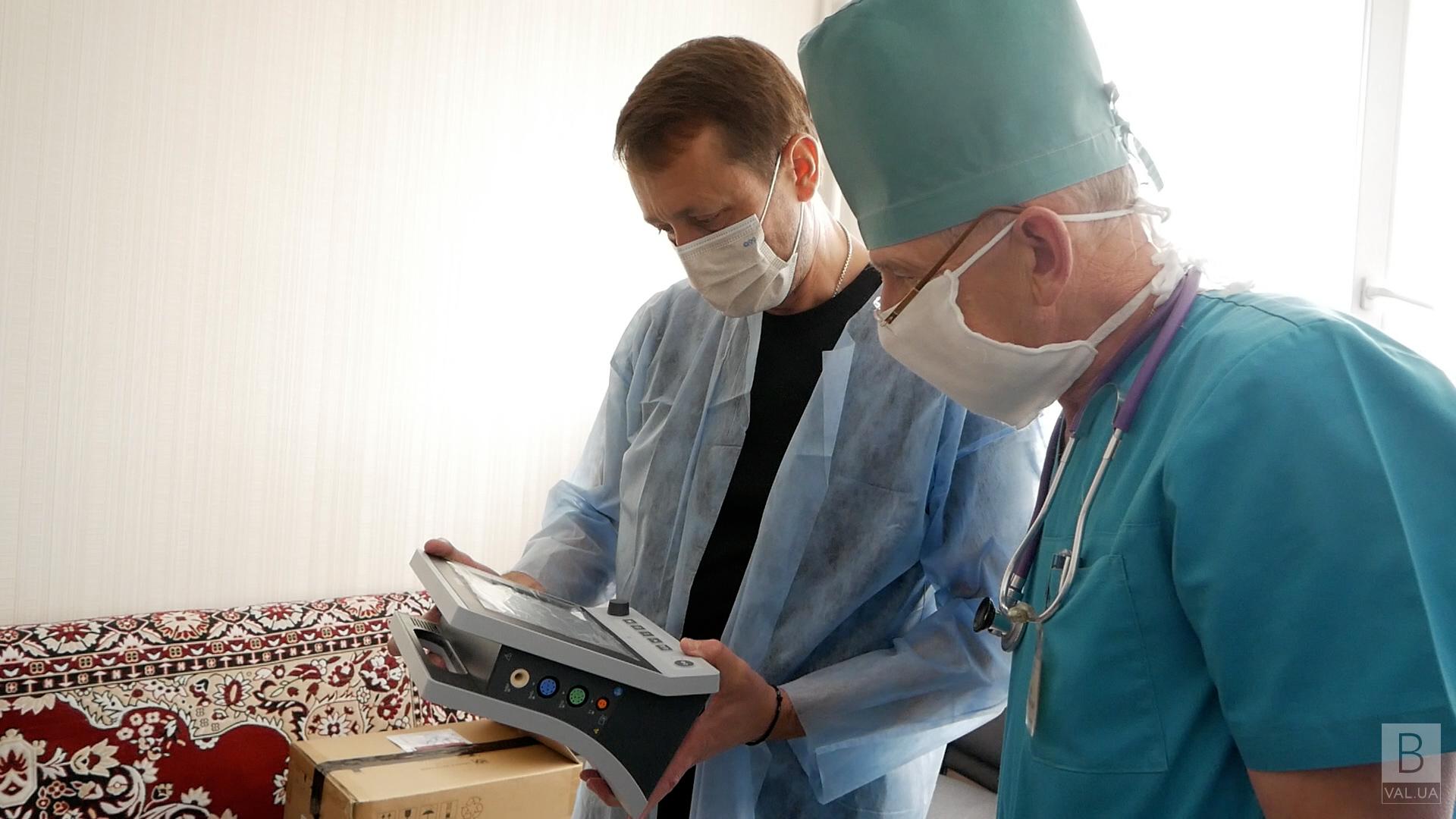 Кардіомонітори та засоби захисту: команда Валерія Дубіля передала важливе медобладнання для обласної лікарні