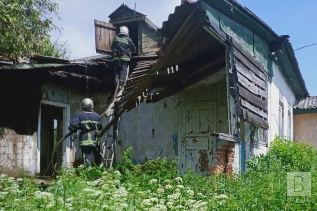 У Козельці 17-річний підліток підпалив власний будинок. ФОТО