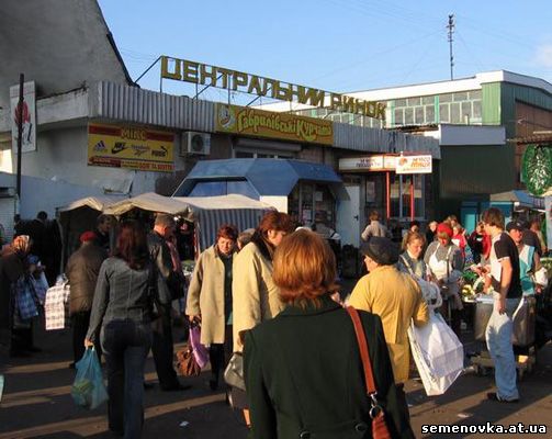 У Семенівці на ринку вантажівка наїхала на жінку