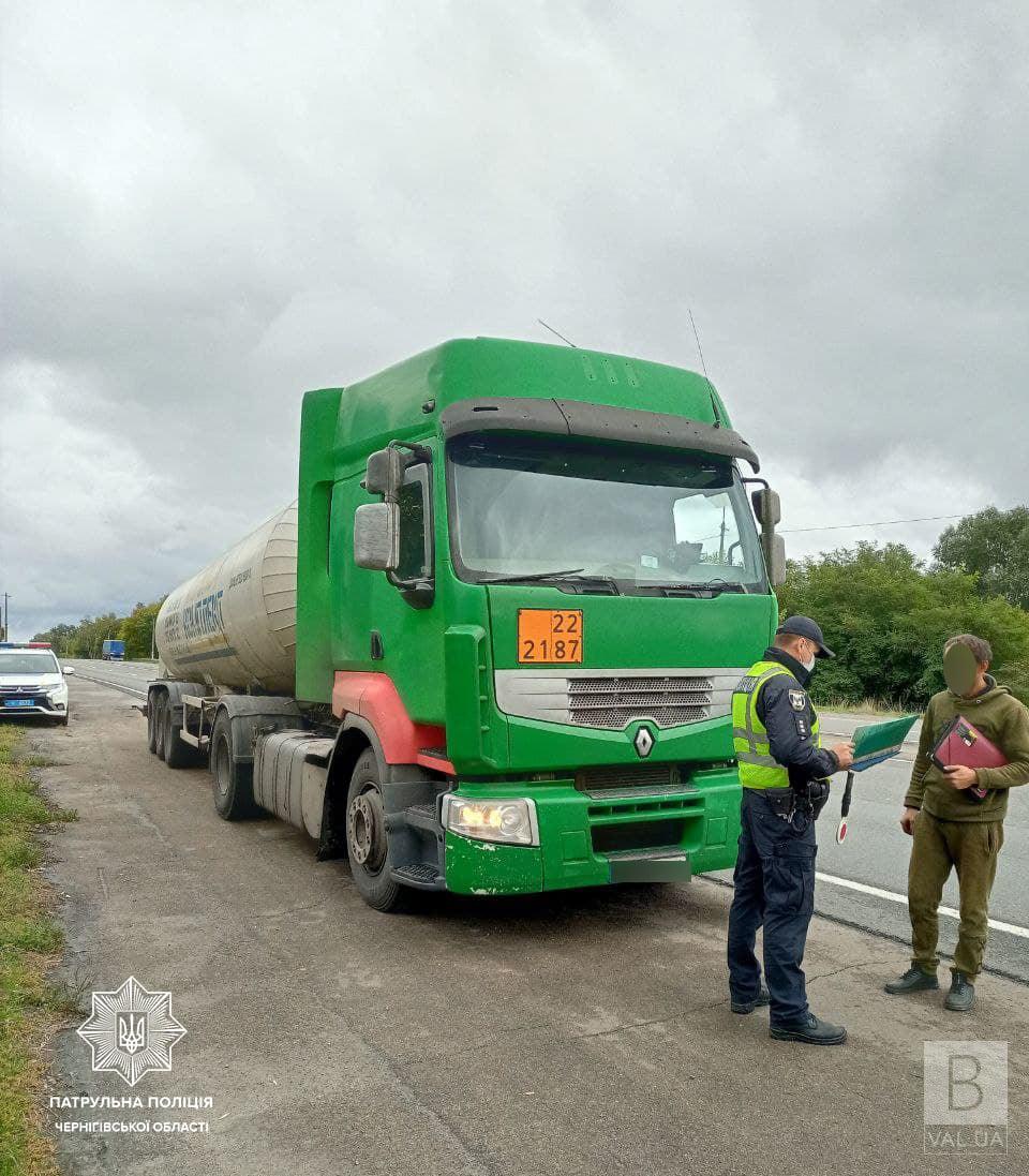 З початку вересня на Чернігівщині перевірили 164 фури та авто з небезпечним вантажем