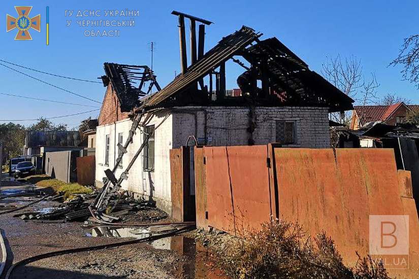 У Чернігові горів житловий будинок. ФОТОфакт