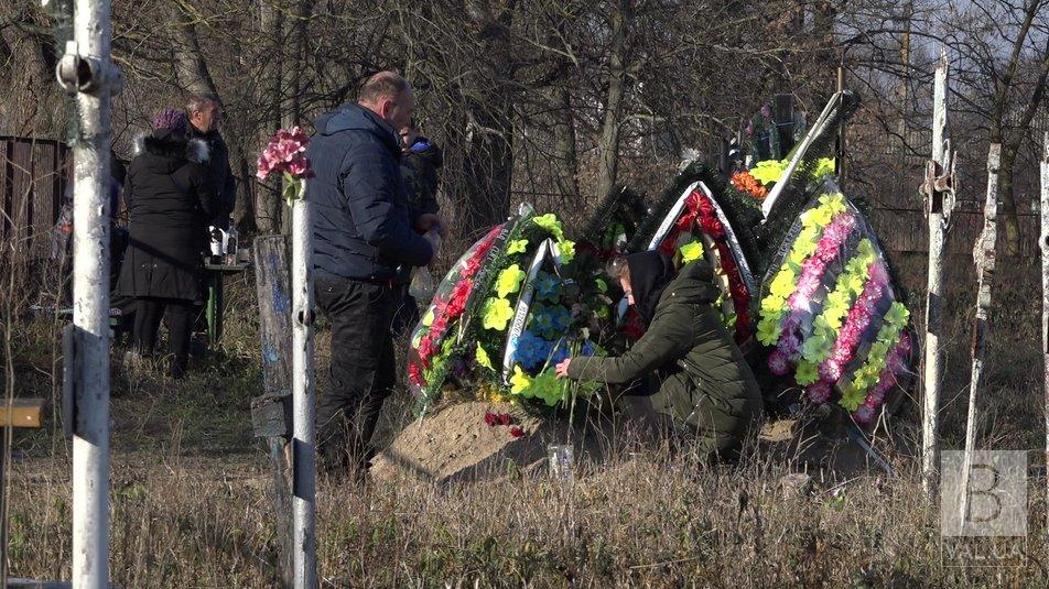 Непогано заробляв, на роботі відгукувалися добре: подробиці про чоловіка, який вбив жінку на очах у дітей