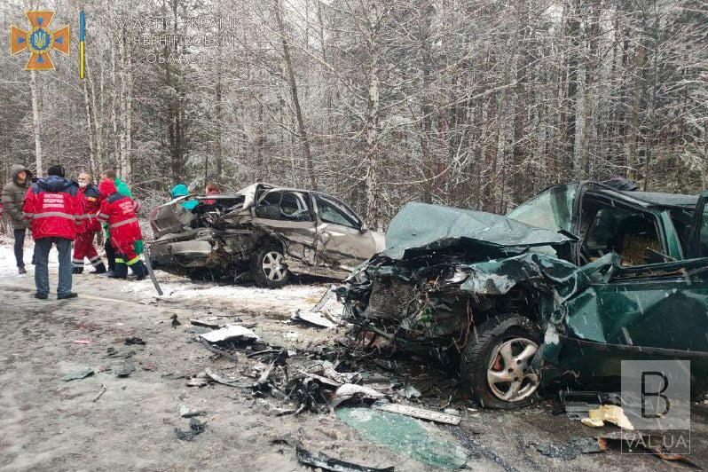 Смертельна ДТП на трасі Чернігів-Славутич: зіткнулися «Peugeot» та «Skoda». ФОТО