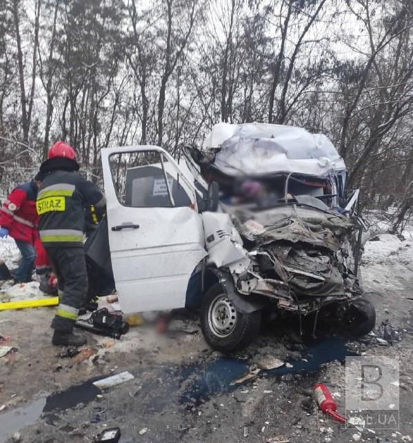 У ДТП під Черніговом загинули 10 людей, ще 7 травмовані. ФОТО