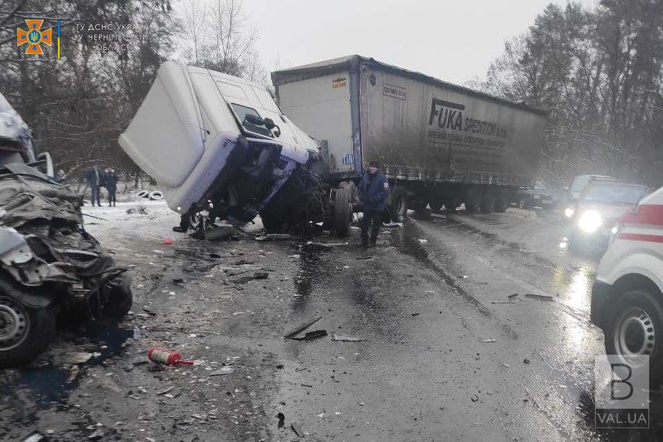 На дорозі біля Брусилова, де сталася масштабна ДТП, відновили рух транспорту