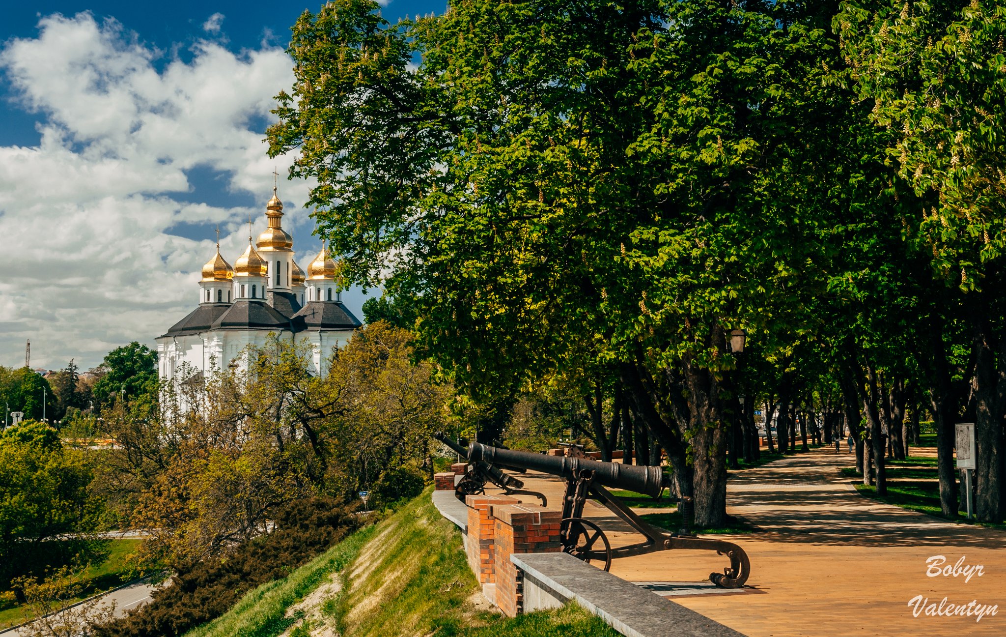 Тринадцята гармата та танк, націлений в бік Росії: чернігівець запропонував як вшанувати героїв оборони міста