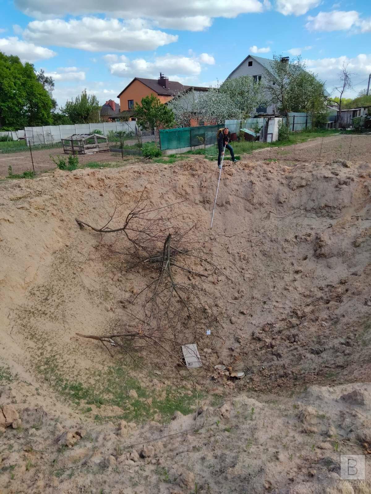 На село під Черніговом росіяни скинули щонайменше 6 авіаційних бомб типу ФАБ-500