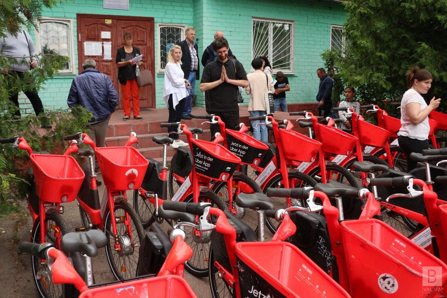 Для соціальних працівників та медиків: у Киселівську громаду передали велосипеди