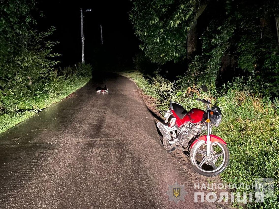 Під Черніговом 17-річний мотоцикліст збив 3-річного велосипедиста
