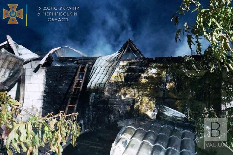 Пожежа в Андріївці: пошкоджений будинок та автівка «Volkswagen Caddy». ФОТО