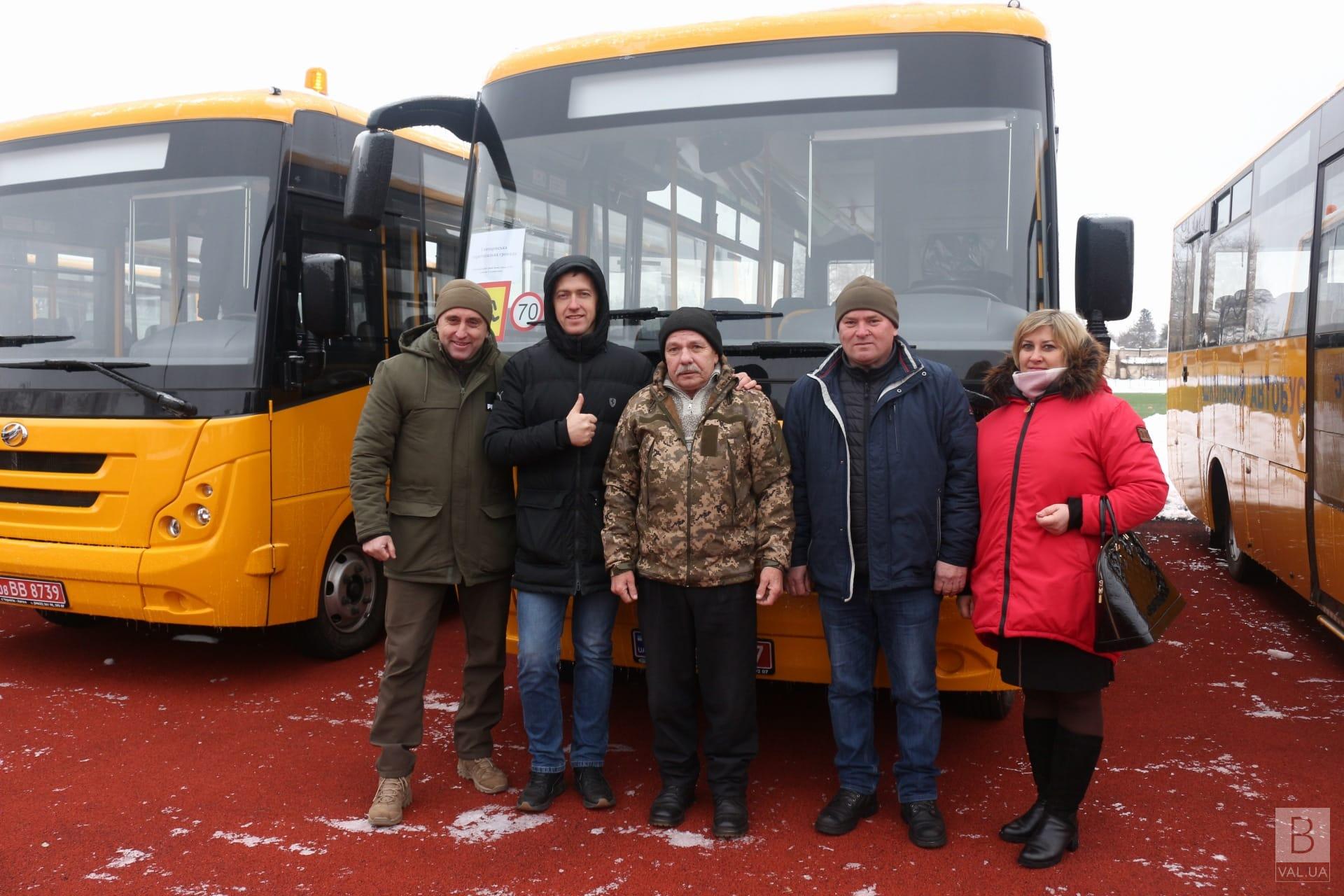 9 шкільних автобусів придбали та передали громадам Чернігівщини