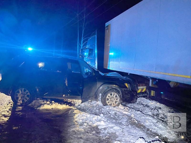 На Чернігівщині водій вантажівки насмерть збив пішохода та в'їхав в кросовер