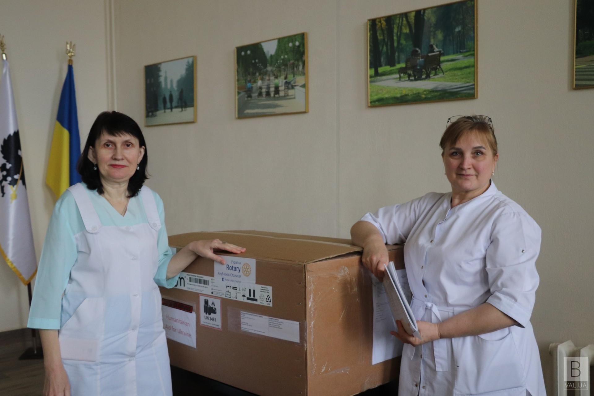В пологовий будинок Чернігова передали дитячий інкубатор