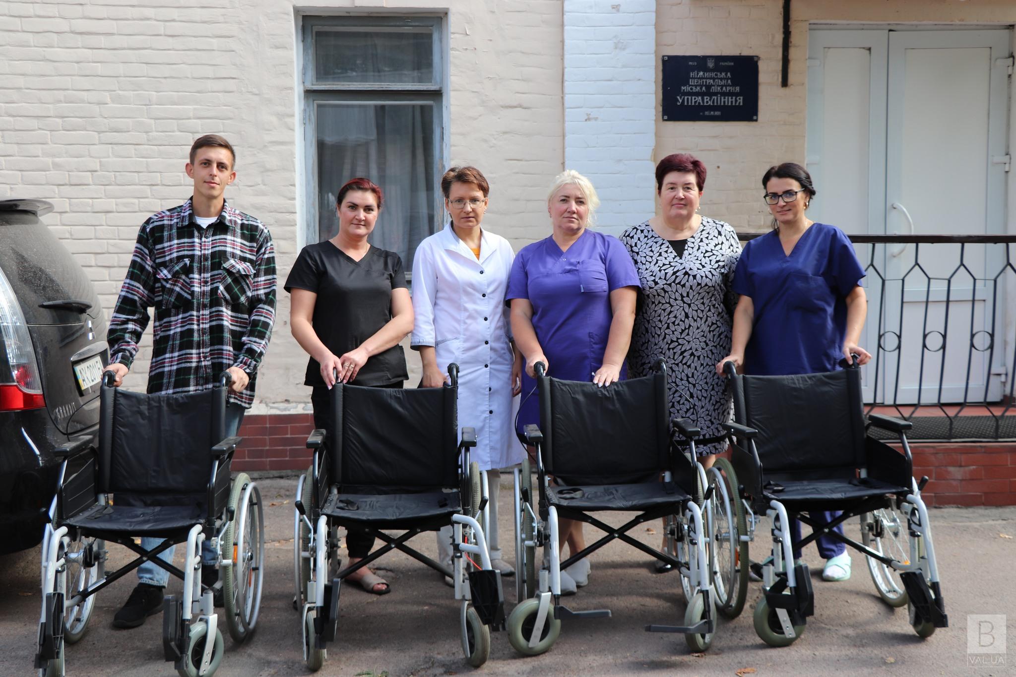 Ніжинська міська лікарня отримала інвалідні візки від благодійників