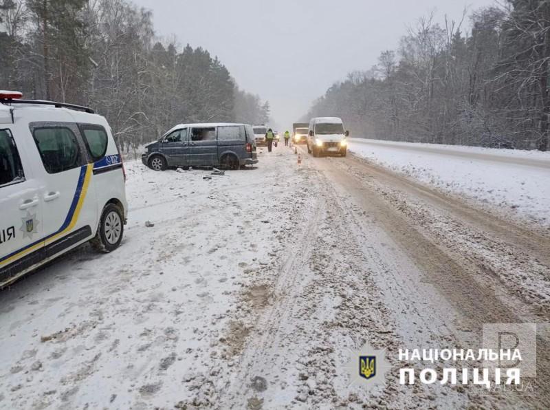 Перекинувся мікроавтобус: у ДТП біля Ягідного на Чернігівщині травмувалися троє людей
