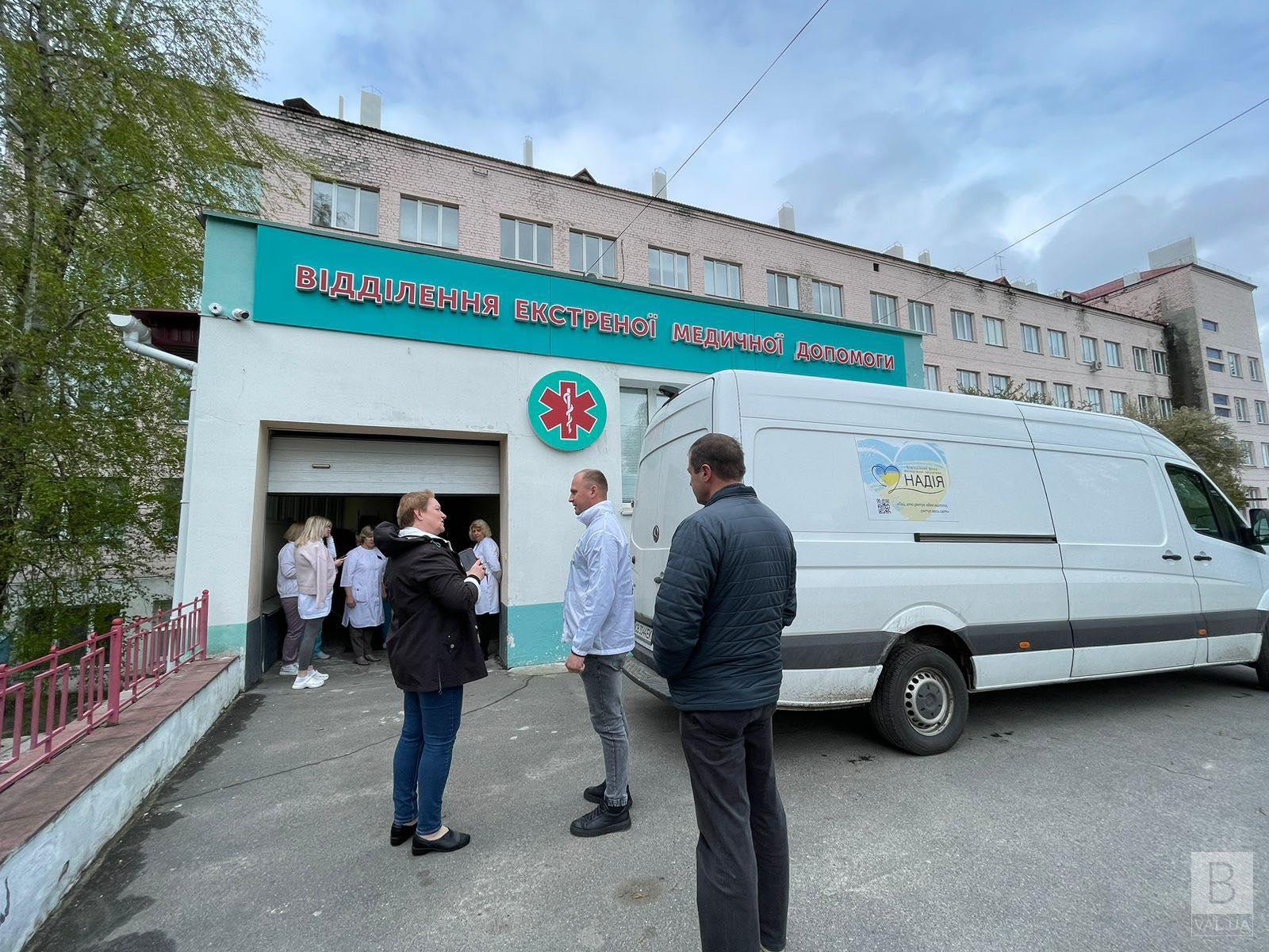 Лікарні Чернігівщини та Сумщини отримали медичні вантажі — гуманітарну місію очолив Валерій Дубіль