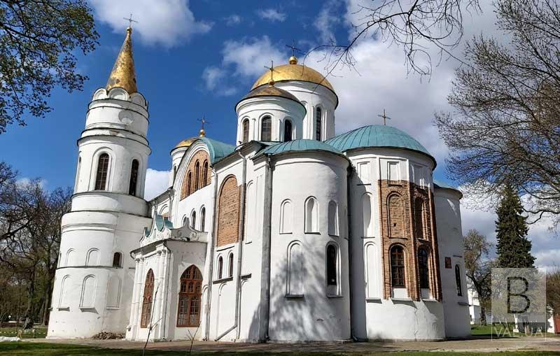  Відмивають від кіптяви та бруду: Спасо-Преображенський собор Чернігова приводять до ладу