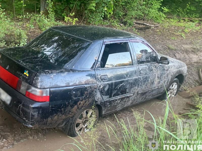 На Чернігівщині поліцейські серед ночі розшукали родину, яка заблукала в лісі