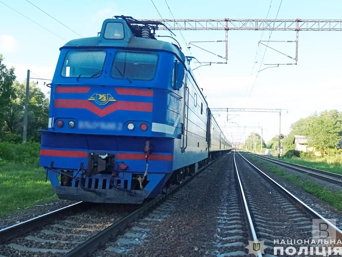 Йшов залізничною колією: у Бахмачі потяг збив людину