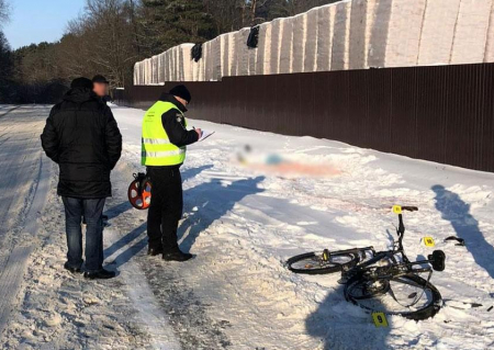 У Чернігові розшукують водія, який насмерть збив велосипедиста та втік. ФОТО