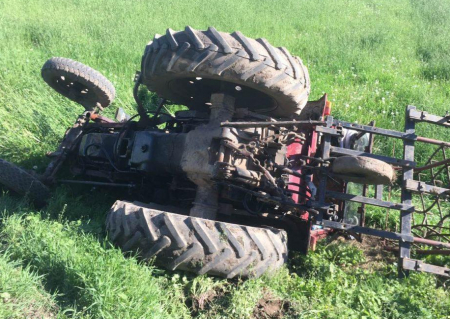 У Чернігівському районі перекинувся трактор: водій загинув на місці