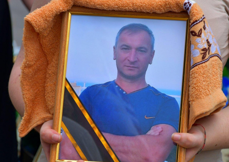 «Краще ми будемо там стояти, ніж наші діти»: на Коропщині поховали воїна