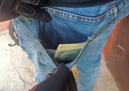 Вимагав 5 000 доларів у пенсіонерки: у Чернігові затримали 26-річного киянина, підозрюваного у шахрайстві