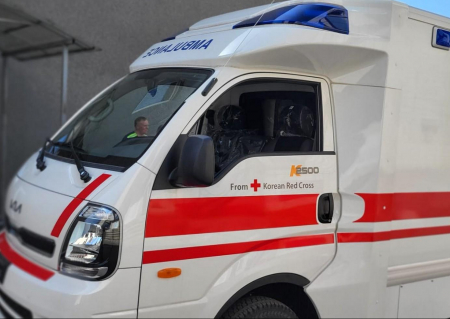 Чотири медзаклади Чернігівщини отримали авто швидкої допомоги від уряду Кореї