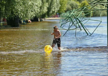 Треба обстежити дно водойм: чи відкриють пляжний сезон у Чернігові